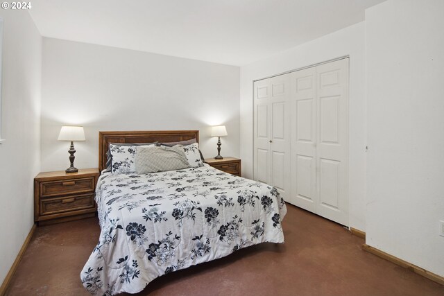 carpeted bedroom featuring a closet