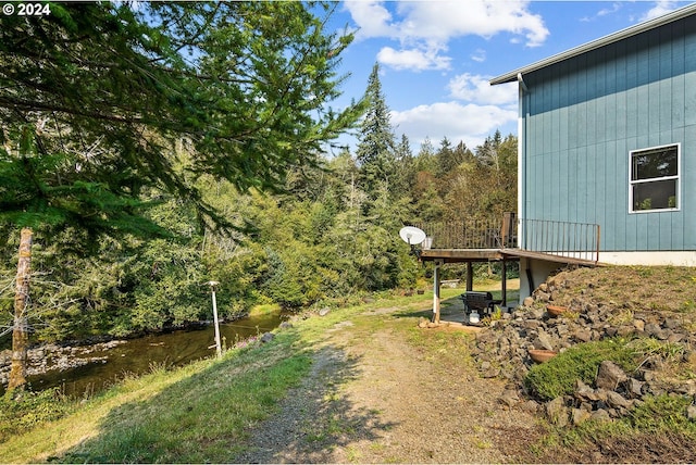 view of yard featuring a water view