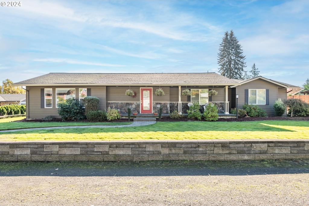 ranch-style home with a front lawn