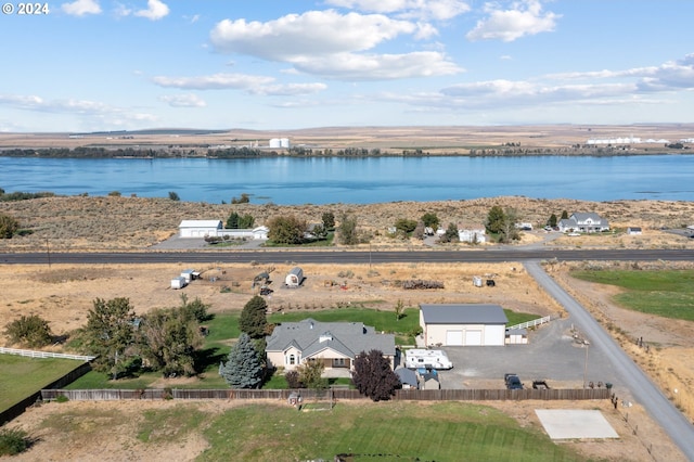 water view featuring a rural view