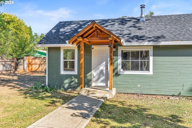 exterior space featuring a front yard