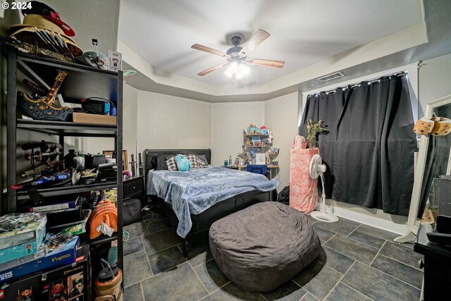 bedroom featuring ceiling fan