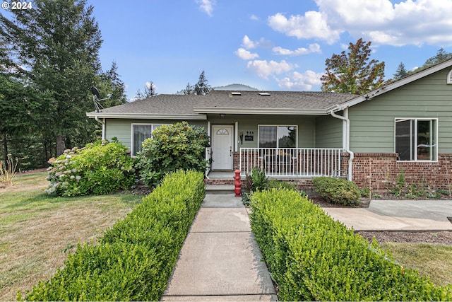 view of front of house featuring a front yard and covered porch