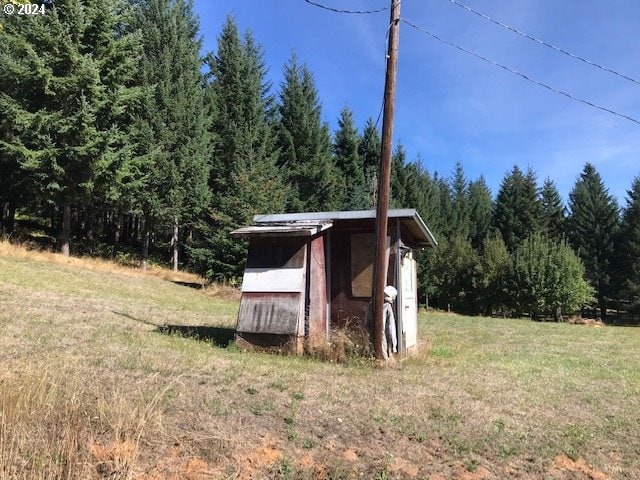 view of outdoor structure featuring a lawn