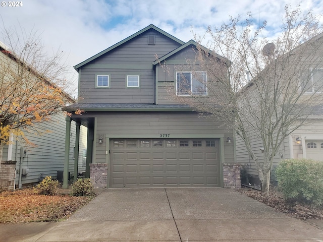 view of front property featuring a garage