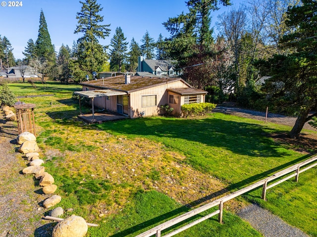 view of front of home featuring a front lawn