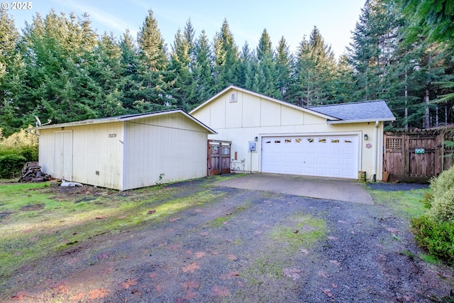 view of front facade with a garage