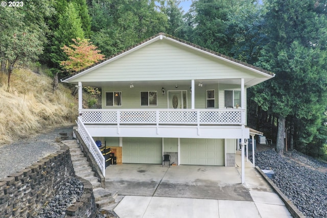 view of front of house with covered porch and a garage