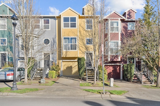 view of front facade featuring a garage