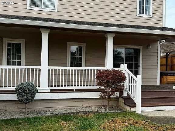 doorway to property featuring a porch