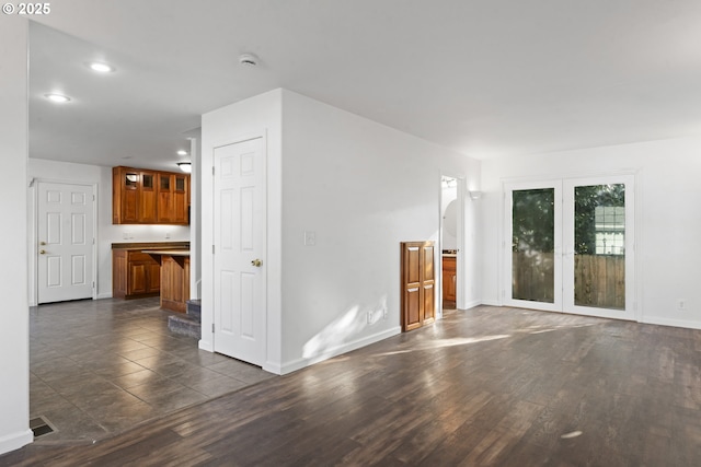 unfurnished living room featuring dark wood-style floors, recessed lighting, visible vents, and baseboards