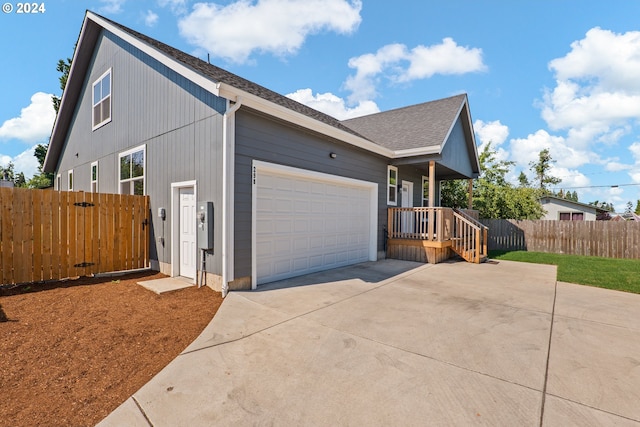 view of front facade featuring a garage