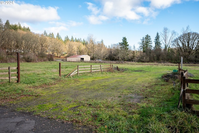 view of yard featuring a rural view