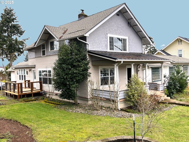 view of front facade with a porch and a front lawn