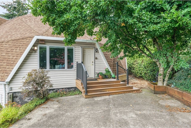 view of front of home with roof with shingles