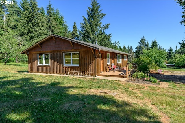 26231 SW Thunderhead Ln, Sheridan, OR 97378 - view of front facade with a wooden deck and a front lawn