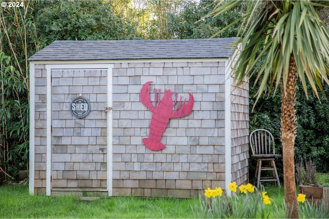 view of outbuilding