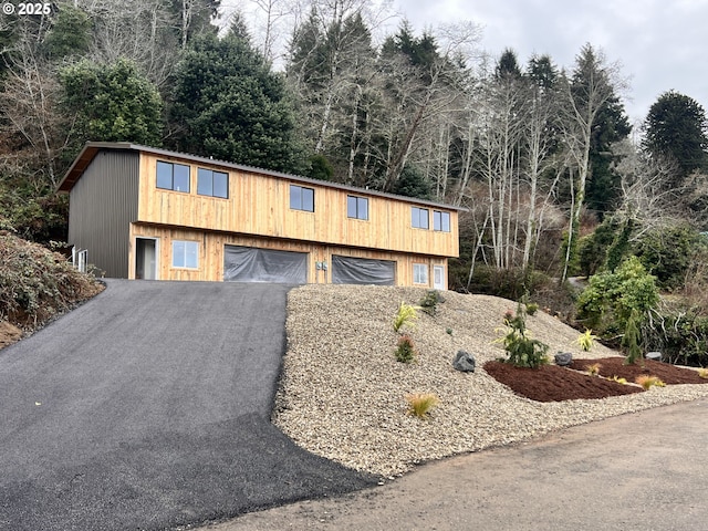 view of front facade featuring a garage