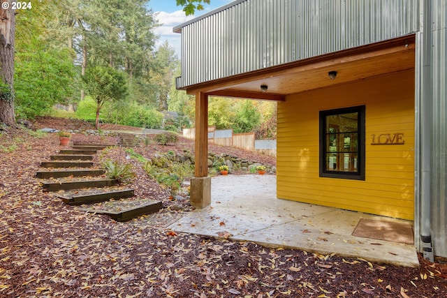 view of yard with a patio area