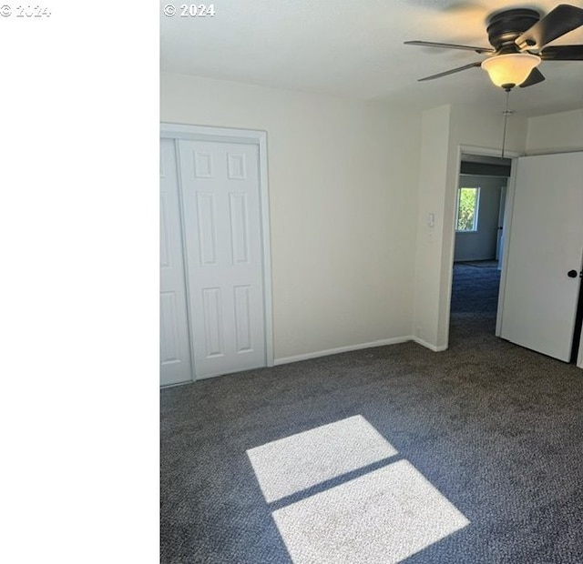 carpeted empty room featuring ceiling fan