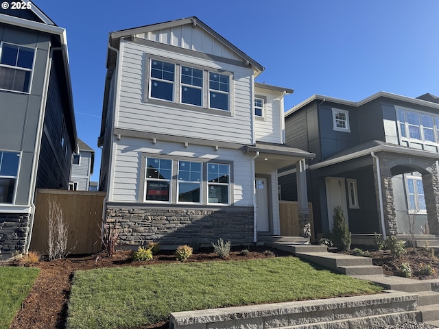 craftsman house with a front lawn