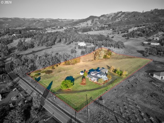 drone / aerial view with a mountain view