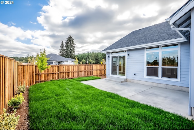 view of yard with a patio