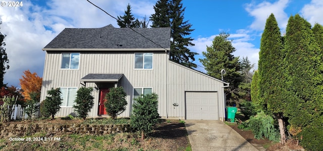 view of front facade featuring a garage