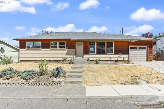 ranch-style home featuring a garage