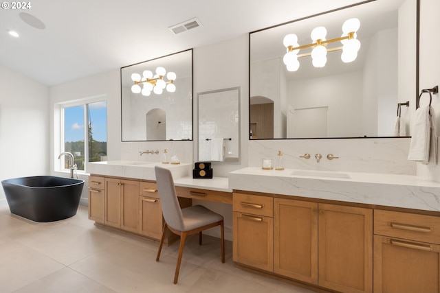 bathroom featuring visible vents, tasteful backsplash, an inviting chandelier, a soaking tub, and vanity