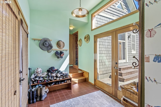 tiled entrance foyer featuring vaulted ceiling