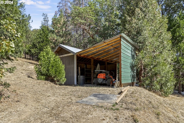 view of outdoor structure featuring a carport