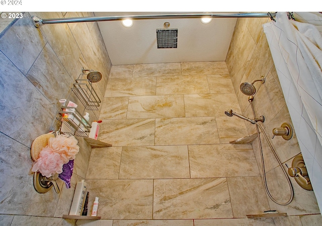 bathroom featuring curtained shower