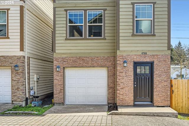 view of front facade featuring a garage