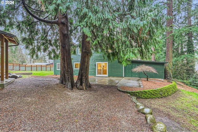 view of yard with a patio area