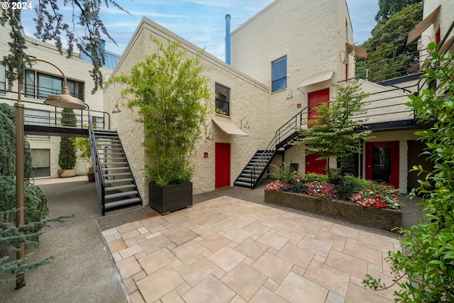 view of front of property featuring a patio area