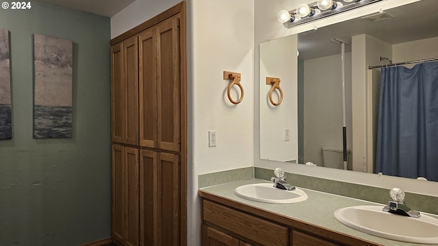 4072 Forsythia St, Springfield, OR 97478 - full bath with double vanity and a shower with curtain
