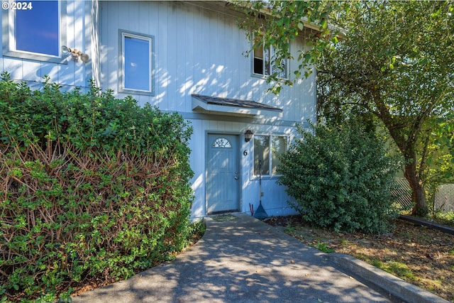 view of property entrance