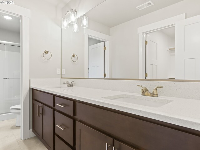 bathroom with ceiling fan, vanity, and decorative backsplash