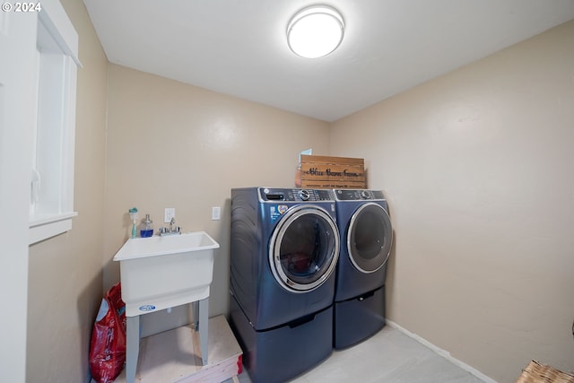 washroom featuring washer and clothes dryer