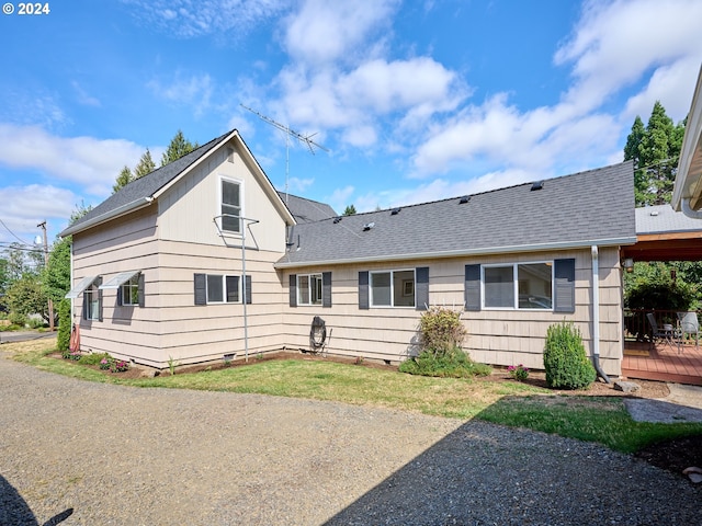 328 Mill St, Silverton, OR 97381 - rear view of house with a wooden deck and roof with shingles