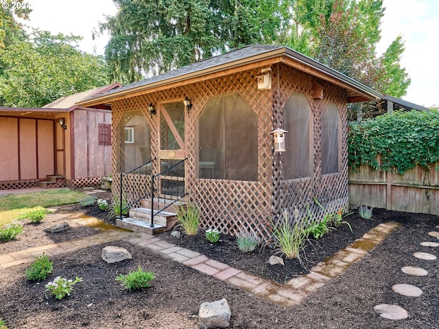 view of front of property with an outdoor structure