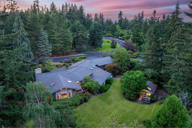 view of aerial view at dusk