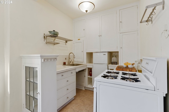 kitchen featuring white cabinetry, tasteful backsplash, sink, white range oven, and light tile patterned floors