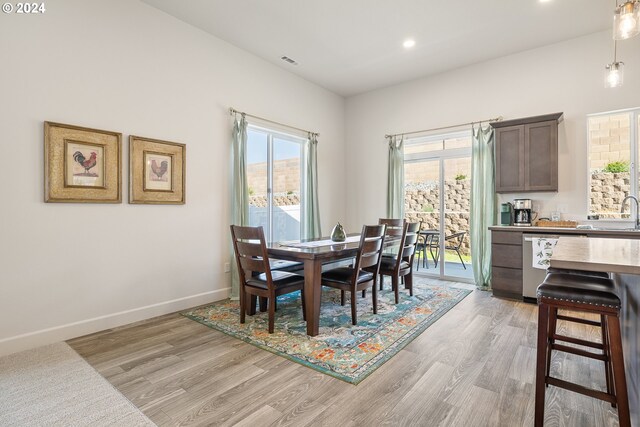 dining space featuring sink and light hardwood / wood-style floors