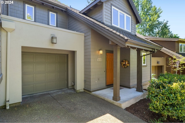 view of front facade featuring a garage