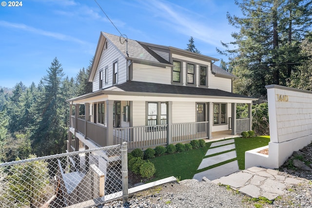 farmhouse-style home featuring a front lawn and covered porch