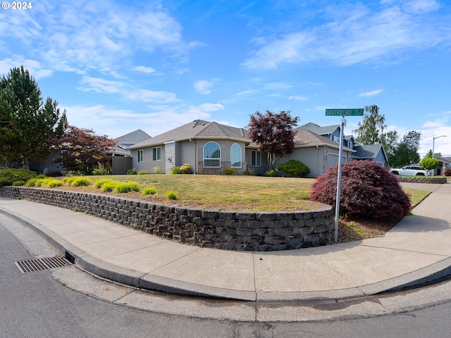 single story home featuring a front yard