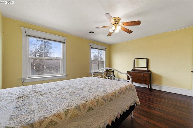 room details featuring a mountain view