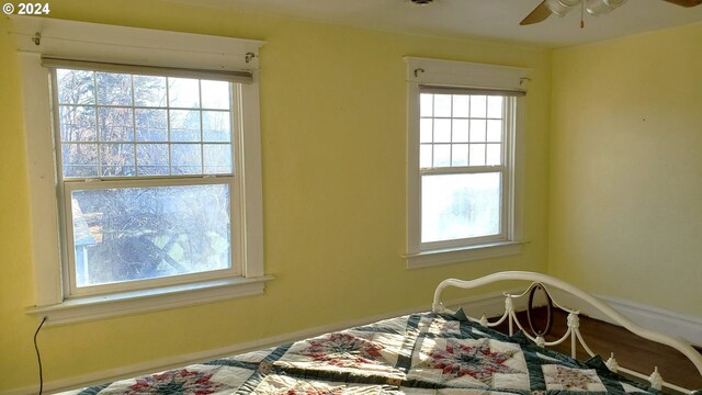 bedroom with ceiling fan